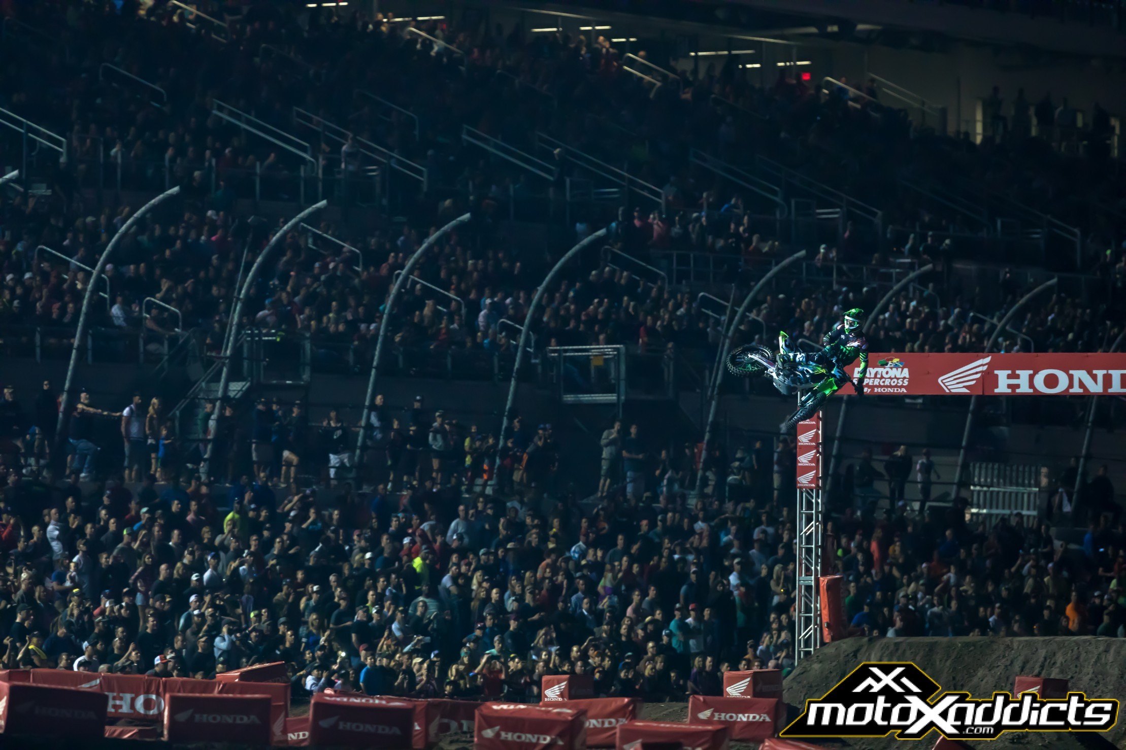 With his fifth win of 2017, Eli Tomac cut the gap up to Ryan Dungey in the lead to 17 points. 