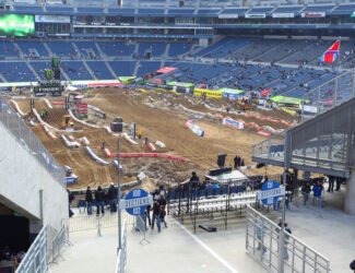 Qualifying pics - Seattle Supercross - The Sun is out at Qwest Field and, from the looks of the blue sky, we may be in for a perfect night of racing.